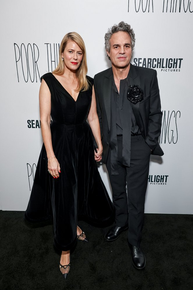 Chudiatko - Z akcií - The Searchlight Pictures “Poor Things” New York Premiere at the DGA Theater on Dec 6, 2023 in New York, NY, USA - Sunrise Coigney, Mark Ruffalo