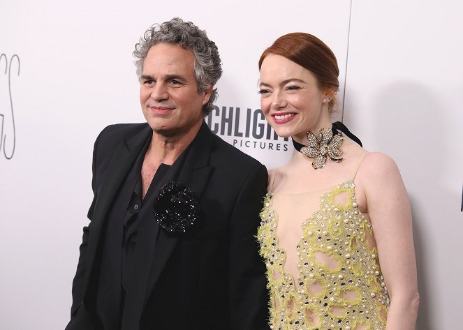 Chudáčci - Z akcí - The Searchlight Pictures “Poor Things” New York Premiere at the DGA Theater on Dec 6, 2023 in New York, NY, USA - Mark Ruffalo, Emma Stone