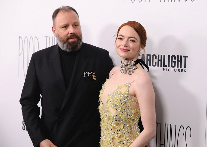 Chudiatko - Z akcií - The Searchlight Pictures “Poor Things” New York Premiere at the DGA Theater on Dec 6, 2023 in New York, NY, USA - Yorgos Lanthimos, Emma Stone