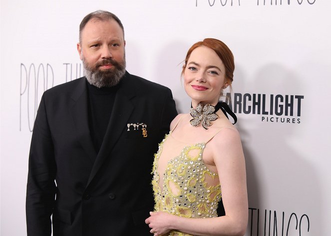 Chudiatko - Z akcií - The Searchlight Pictures “Poor Things” New York Premiere at the DGA Theater on Dec 6, 2023 in New York, NY, USA - Yorgos Lanthimos, Emma Stone