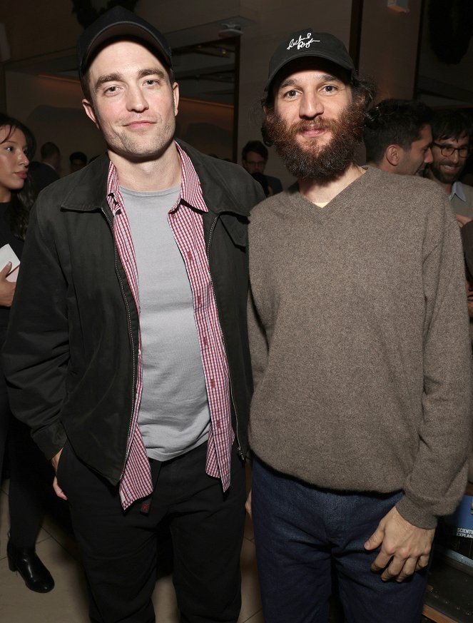 Biedne istoty - Z imprez - The Searchlight Pictures “Poor Things” New York Premiere at the DGA Theater on Dec 6, 2023 in New York, NY, USA - Robert Pattinson, Josh Safdie