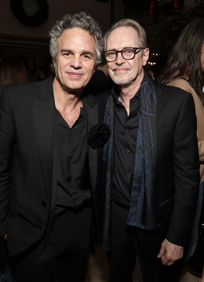 Pobres criaturas - Eventos - The Searchlight Pictures “Poor Things” New York Premiere at the DGA Theater on Dec 6, 2023 in New York, NY, USA - Mark Ruffalo, Steve Buscemi