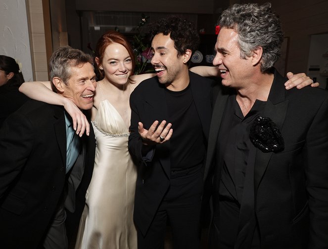Pobres Criaturas - De eventos - The Searchlight Pictures “Poor Things” New York Premiere at the DGA Theater on Dec 6, 2023 in New York, NY, USA - Willem Dafoe, Emma Stone, Ramy Youssef, Mark Ruffalo