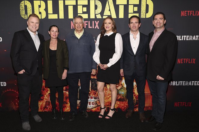 Hechos polvo - Eventos - Premiere screening of the new Sony Pictures Television and Netflix series Obliterated on November 29, 2023 in Culver City, California