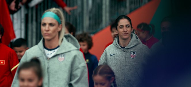 Pod tlakem: Ženský fotbalový tým USA na mistrovství světa - Epizoda 3 - Z filmu