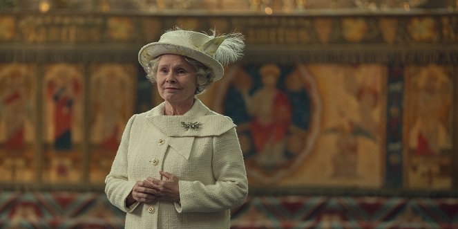 The Crown - Duerme, cielo, duerme - De la película - Imelda Staunton