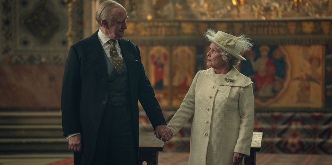 The Crown - Season 6 - Sleep, Dearie Sleep - Photos - Jonathan Pryce, Imelda Staunton