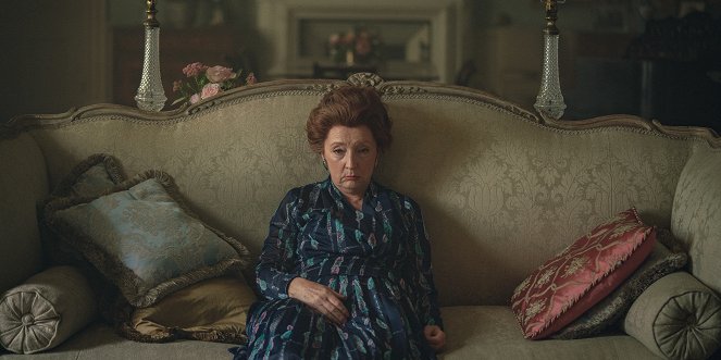 The Crown - Ritz - Filmfotos - Lesley Manville