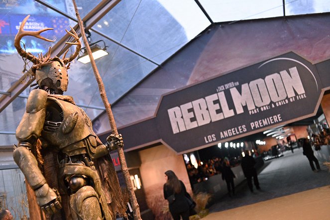 Rebel Moon: První část – Zrozená z ohně - Z akcí - Netflix Premiere of Zack Snyder's REBEL MOON - Part One: A Child of Fire at TCL Chinese Theatre on December 13, 2023 in Hollywood, California