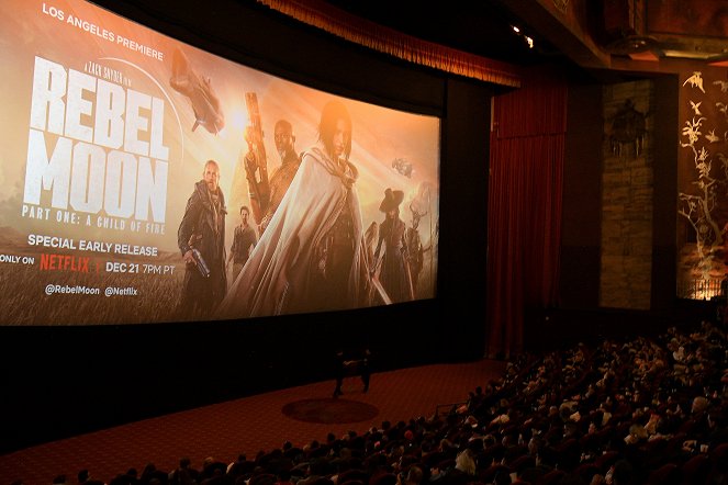 Rebel Moon (Parte uno): La niña del fuego - Eventos - Netflix Premiere of Zack Snyder's REBEL MOON - Part One: A Child of Fire at TCL Chinese Theatre on December 13, 2023 in Hollywood, California