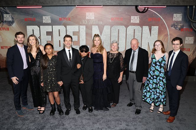 Rebel Moon: První část – Zrozená z ohně - Z akcí - Netflix Premiere of Zack Snyder's REBEL MOON - Part One: A Child of Fire at TCL Chinese Theatre on December 13, 2023 in Hollywood, California