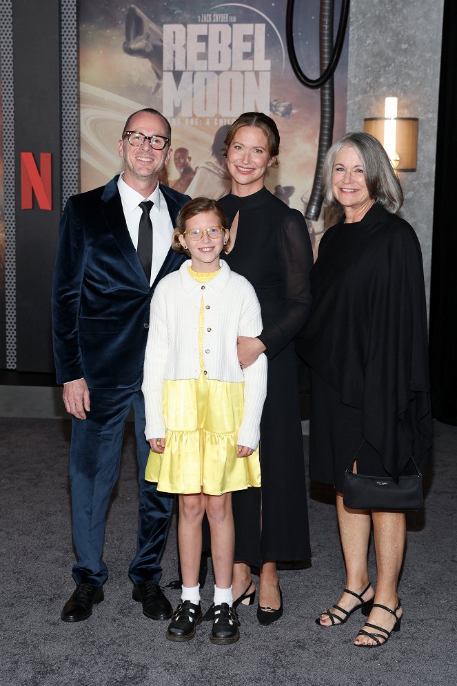 Rebel Moon: První část – Zrozená z ohně - Z akcí - Netflix Premiere of Zack Snyder's REBEL MOON - Part One: A Child of Fire at TCL Chinese Theatre on December 13, 2023 in Hollywood, California