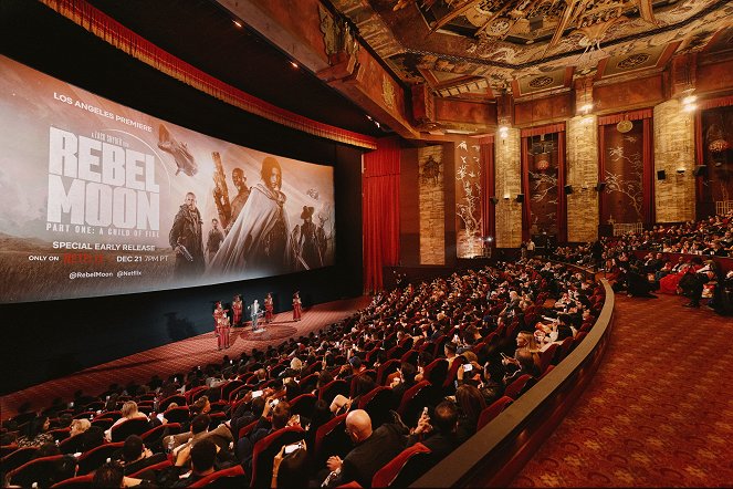 Rebel Moon - Partie 1 : Enfant du feu - Événements - Netflix Premiere of Zack Snyder's REBEL MOON - Part One: A Child of Fire at TCL Chinese Theatre on December 13, 2023 in Hollywood, California