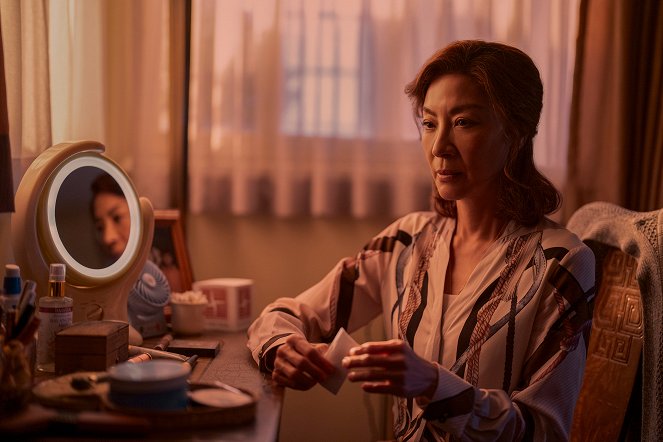 The Brothers Sun - Eine Hand wäscht die andere - Filmfotos - Michelle Yeoh