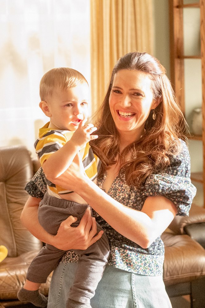 This Is Us - Season 6 - Don't Let Me Keep You - Photos - Mandy Moore