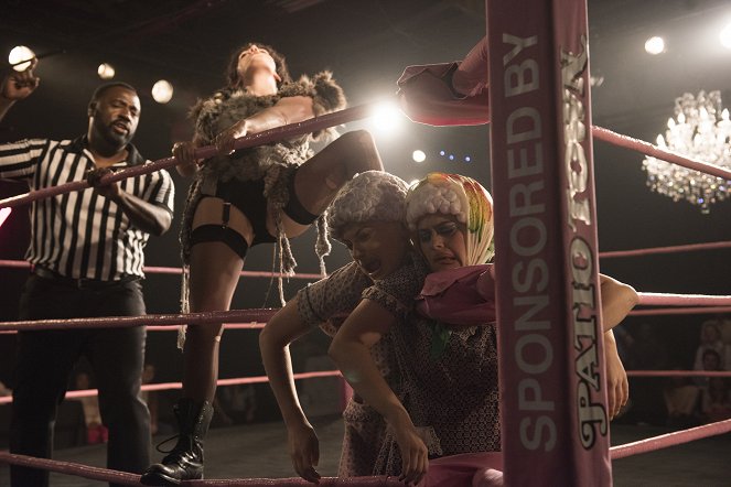 GLOW: Nádherné ženy wrestlingu - Cukrátko roku - Z filmu