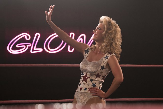 GLOW - Season 2 - Candy of the Year - Photos