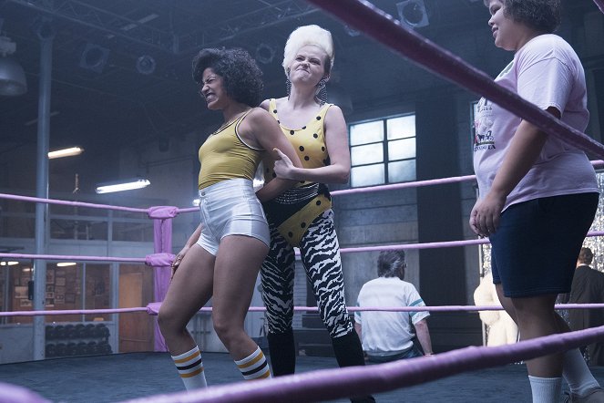 GLOW: Nádherné ženy wrestlingu - Starostlivé ženy Ameriky - Z filmu