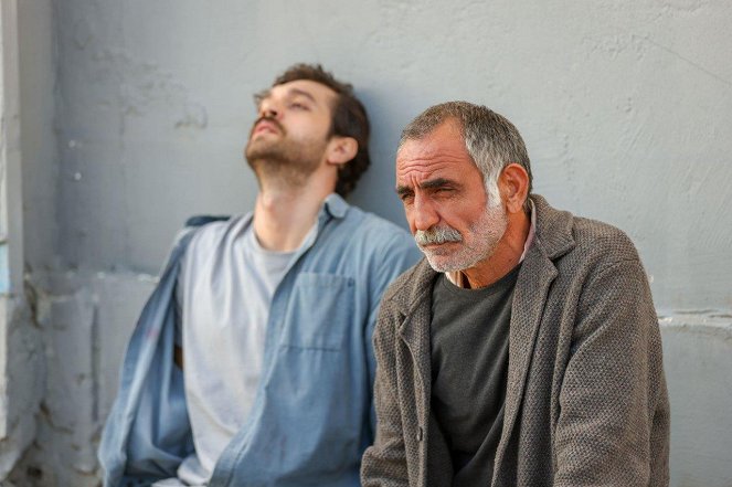 Yıldızlar Bana Uzak - Episode 1 - Photos