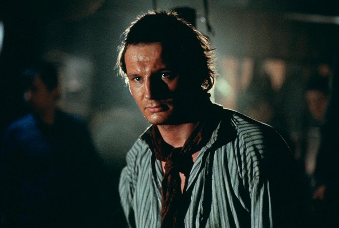 Motín a bordo - De la película - Liam Neeson