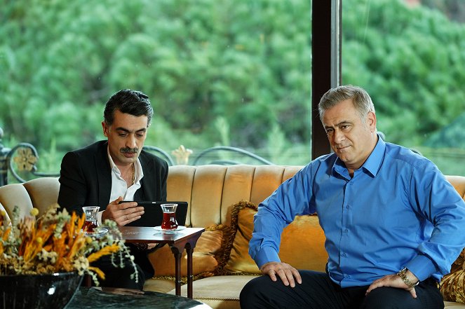 Yalı Çapkını - Episode 16 - Kuvat elokuvasta