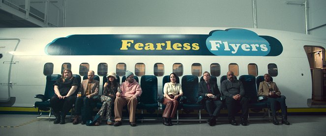 Fearless Flyers - Fliegen für Anfänger - Filmfotos - Ashley McGuire, Ella Rumpf, Sverrir Gudnason, Lydia Leonard, Timothy Spall, Naveed Khan