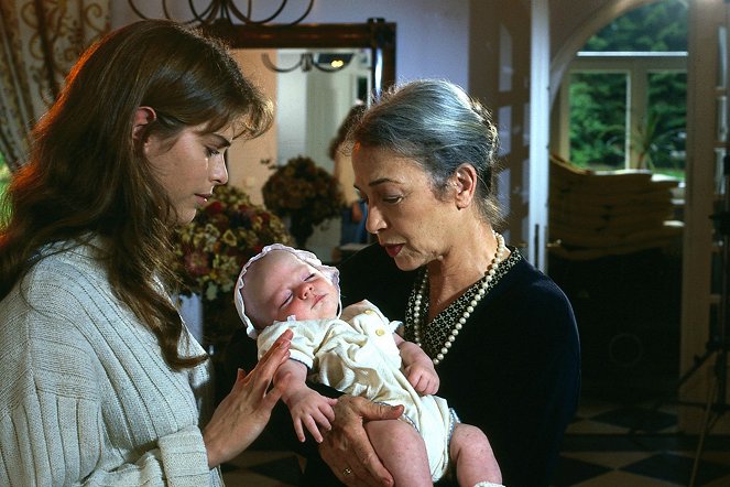 Alle meine Töchter - Season 2 - Ende eines schönen Tages - Z filmu - Ursula Buschhorn, Christine Ostermayer