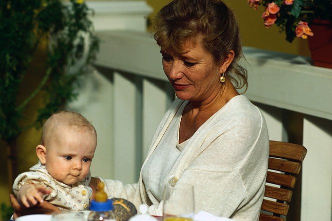 Alle meine Töchter - Überraschung in Nizza - Photos - Jutta Speidel