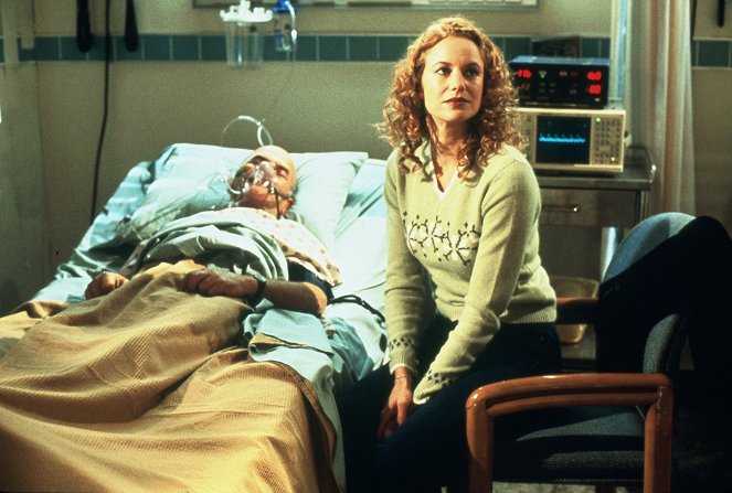 Diagnosis Murder - Murder on the Hour - Photos - Laura Cayouette
