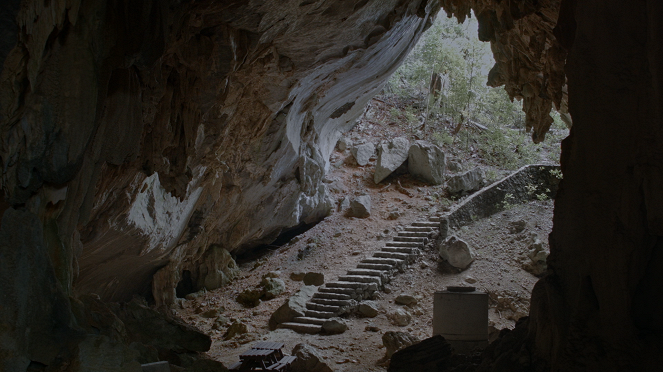 La gruta continua - De la película