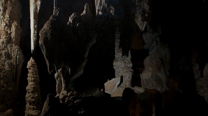 La gruta continua - De la película