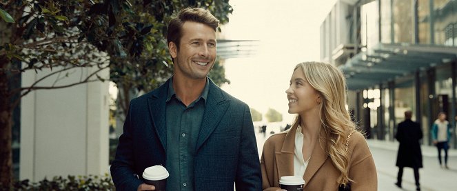 Miluje ma, nemiluje ma - Z filmu - Glen Powell, Sydney Sweeney