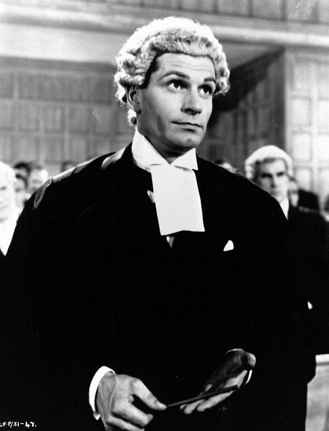 The Divorce of Lady X - Filmfotos - Laurence Olivier