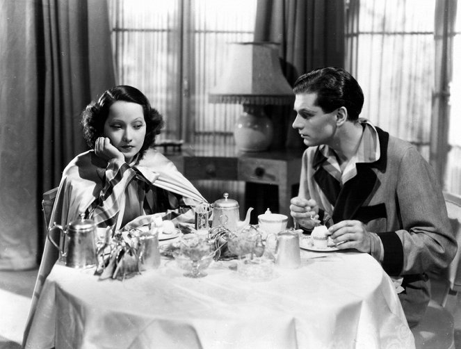The Divorce of Lady X - Photos - Merle Oberon, Laurence Olivier