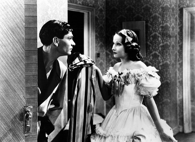 The Divorce of Lady X - Photos - Laurence Olivier, Merle Oberon