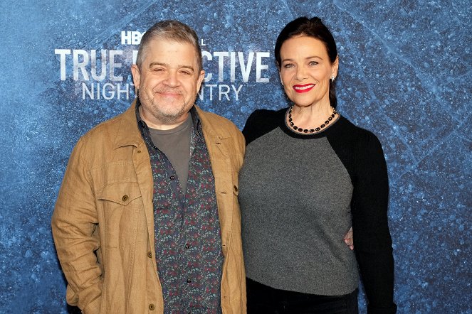 Detektyw - Kraina nocy - Z imprez - "True Detective: Night Country" Premiere Event at Paramount Pictures Studios on January 09, 2024 in Hollywood, California. - Patton Oswalt, Meredith Salenger