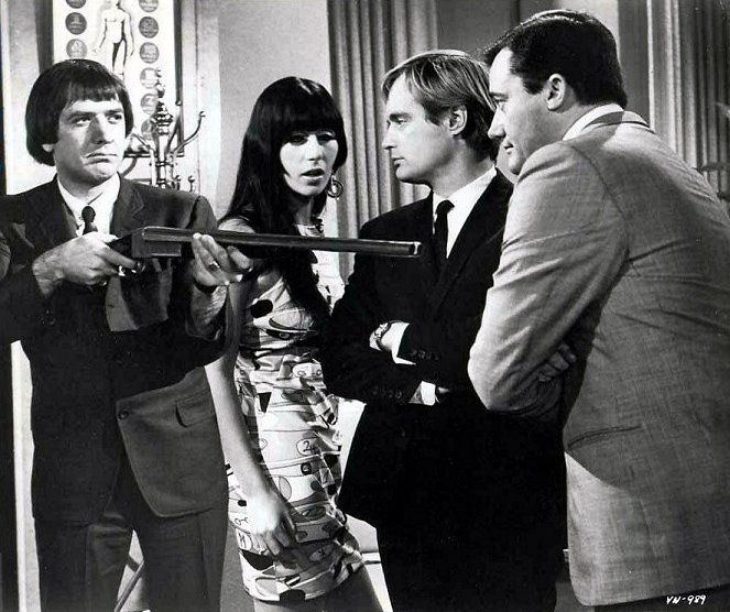 The Man from U.N.C.L.E. - The Hot Number Affair - Van film - Sonny Bono, Cher, David McCallum, Robert Vaughn