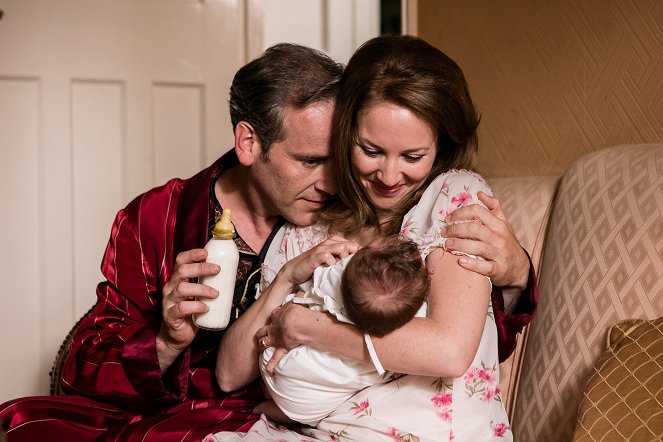 Call the Midwife - Ruf des Lebens - Season 6 - Erwartung und Hoffnung - Filmfotos - Jason Thorpe, Emily Bowker