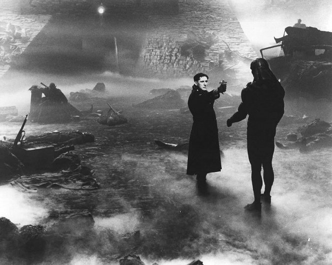 La Forteresse noire - Film - Gabriel Byrne