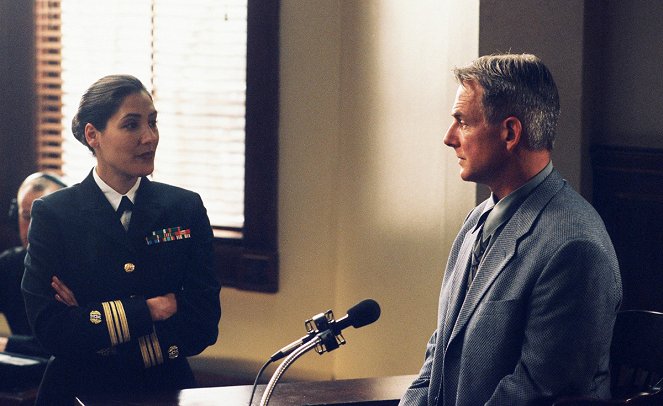 JAG - Vojenská generálna prokuratúra - Season 8 - Když tají ledy - Z filmu - Alicia Coppola, Mark Harmon