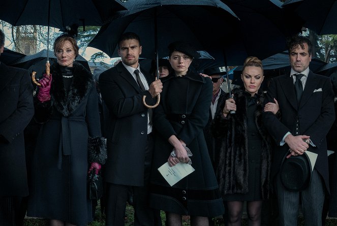 The Gentlemen - Refined Aggression - Photos - Joely Richardson, Theo James, Jasmine Blackborow, Chanel Cresswell, Daniel Ings