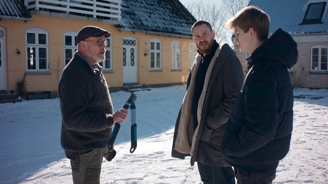 Bag Enhver Mand - Nye tider - De la película - Lars Bom, Jesper Zuschlag, Bertram Bisgaard Enevoldsen