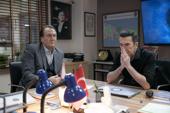 Arka Sokaklar - Episode 22 - De la película - Özgür Ozan, İlker İnanoğlu