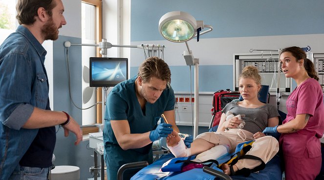 In aller Freundschaft - Die jungen Ärzte - Season 9 - Durchkreuzt - Z filmu