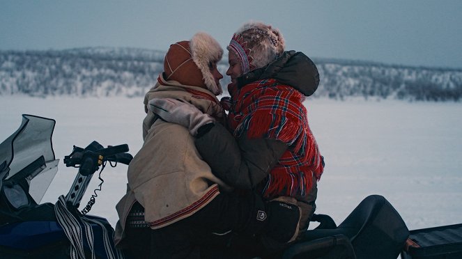 Tundraens voktere - Eallogierdu - Filmfotos - Nils Ailu Kemi, Risten Anine Kvernmo Gaup