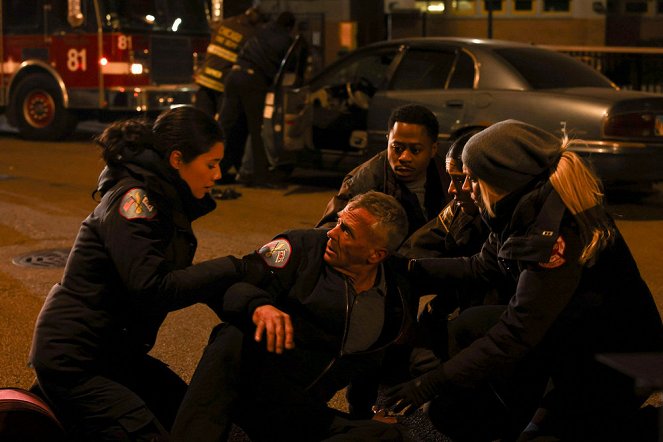 Chicago Fire - Season 12 - Barely Gone - Van film - David Eigenberg, Daniel Kyri