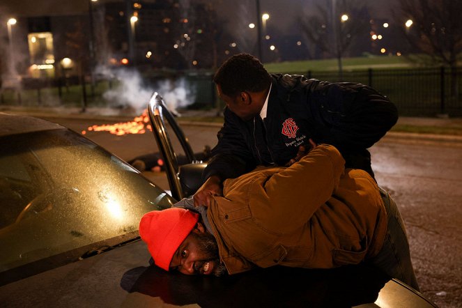 Chicago Fire - Season 12 - Barely Gone - Van film