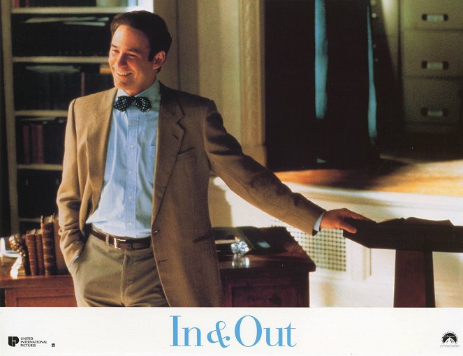 In & Out - Mainoskuvat - Kevin Kline