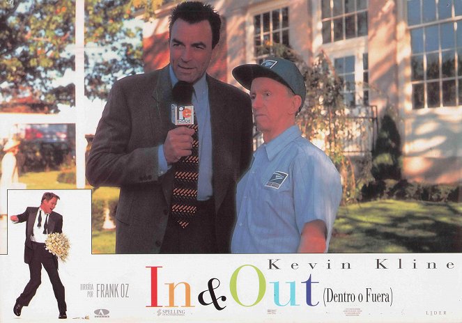 In & Out - Mainoskuvat - Tom Selleck, William Duell