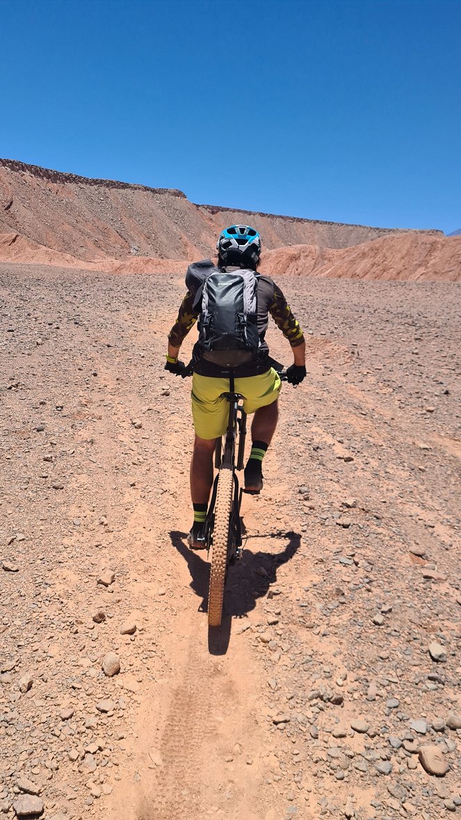 Světem na kole - Atakamou, nejsušším místem světa - Kuvat elokuvasta